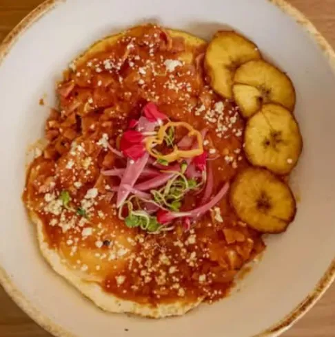 Huevos motuleños