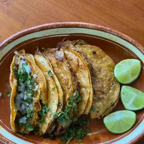 10 TACOS DORADOS + REFRESCO 2L