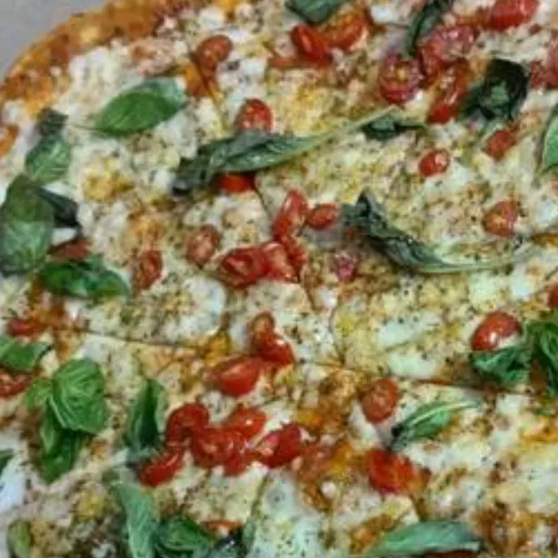 Pizza No 1 (M a r g a r i t a)