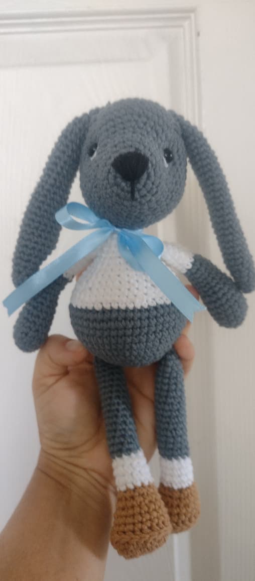 Amigurumi conejito azul de 30 cm en crochet
